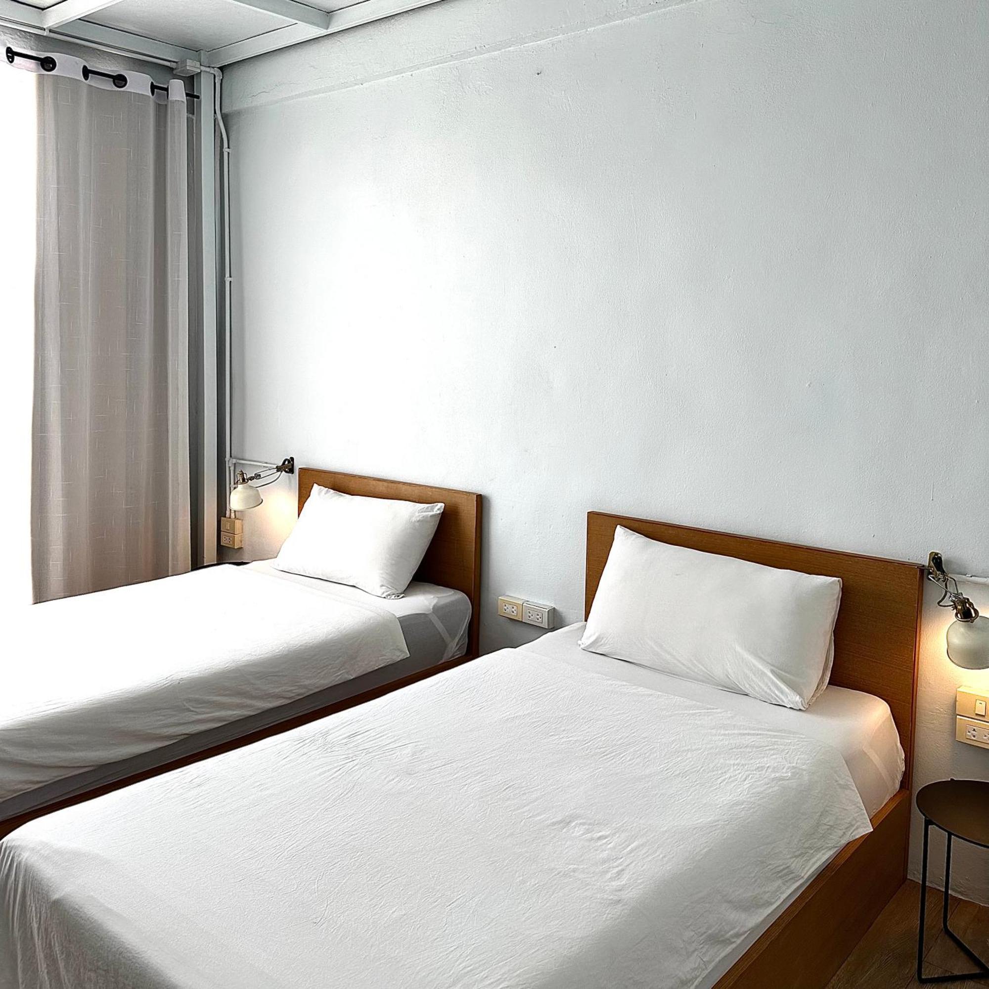 Beige Poshtels + Netflix Hostel Bangkok Exterior photo