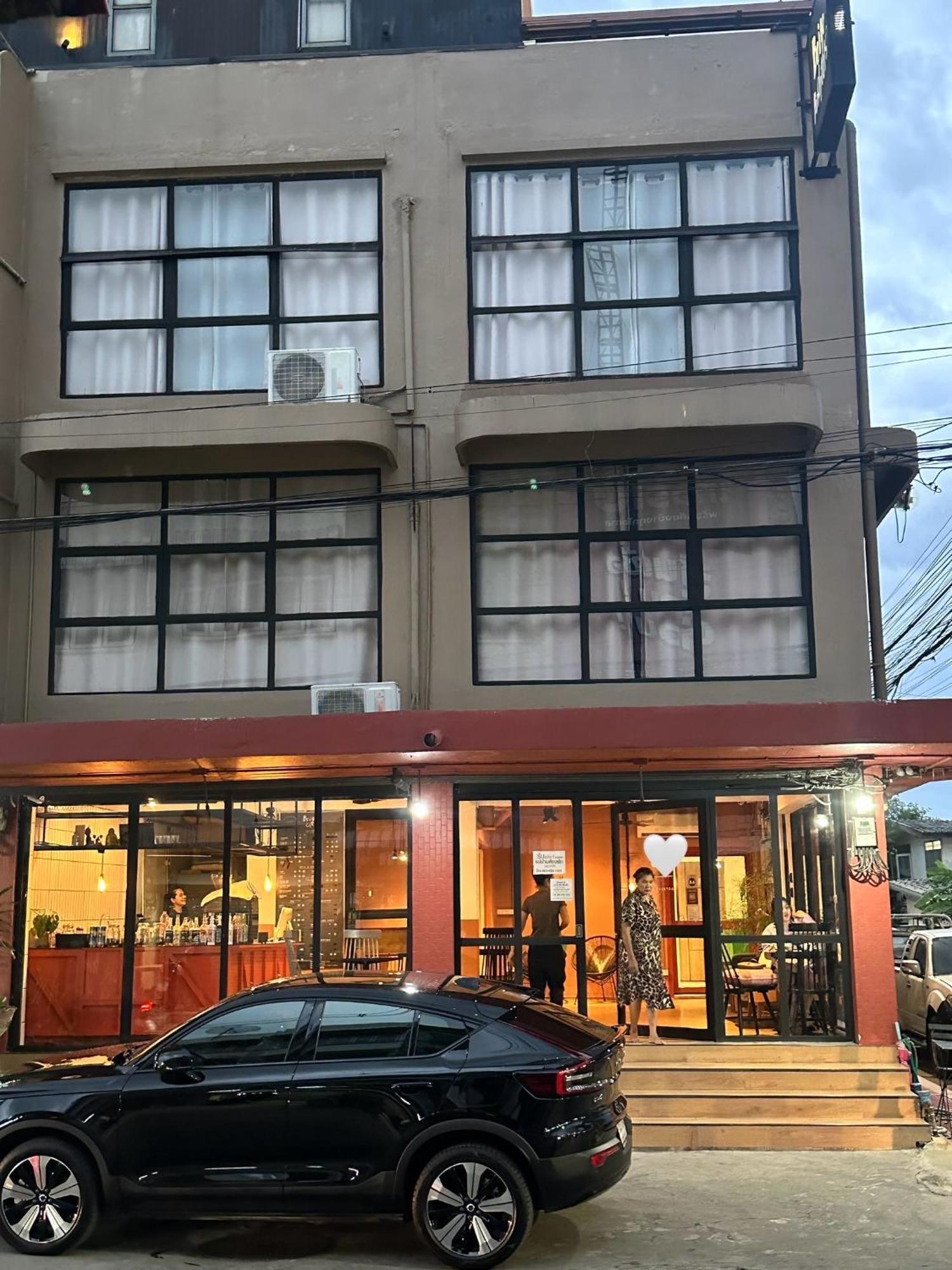 Beige Poshtels + Netflix Hostel Bangkok Exterior photo